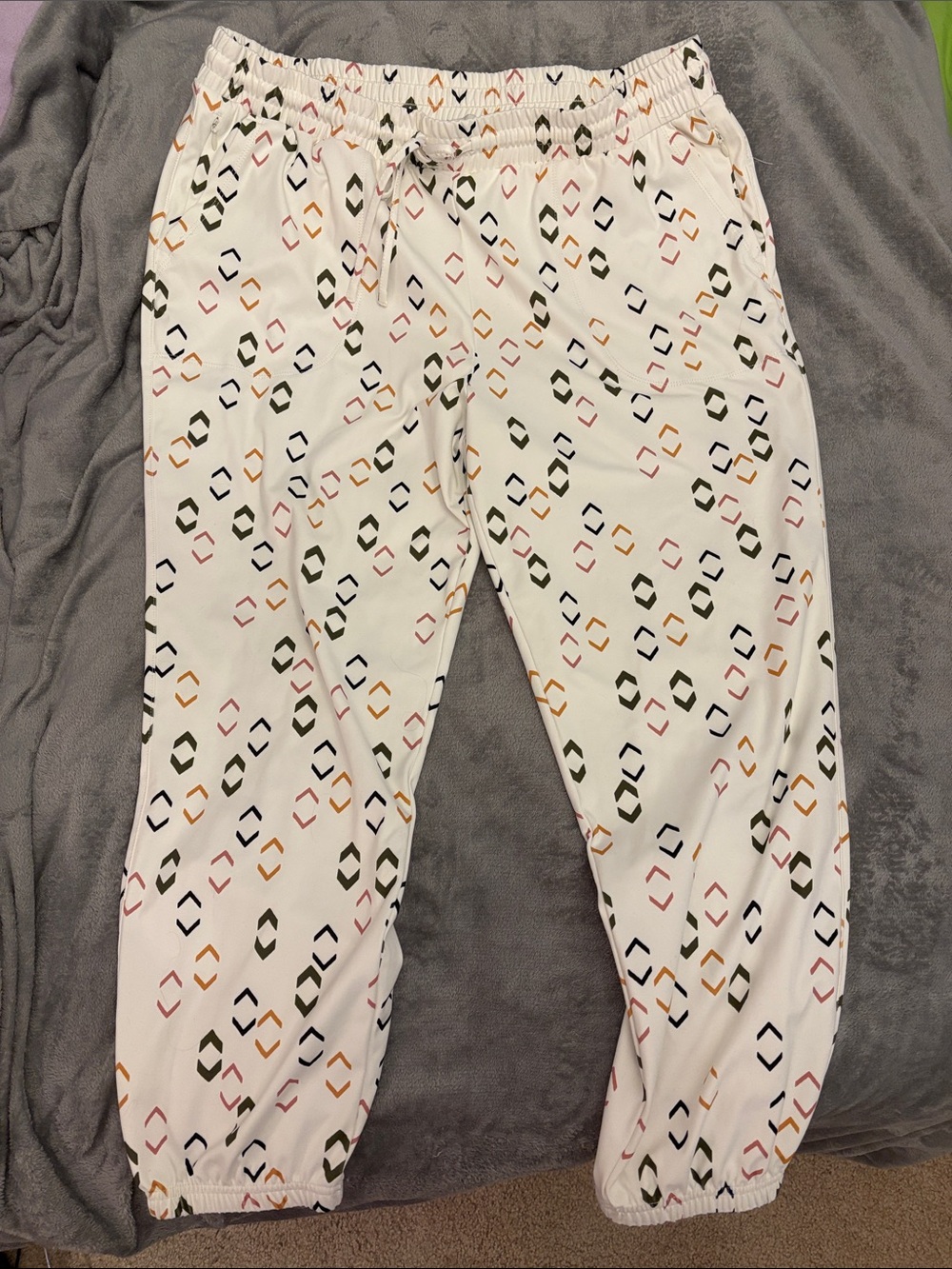Rachel Zoe White Jogger Pants with Black, Olive, Mustard & Pink Geo Print